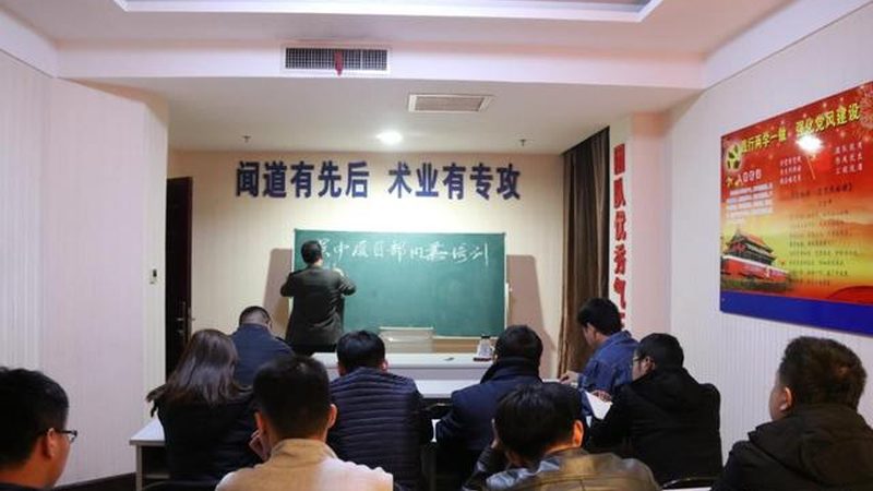 零基础学习电工，通常需要经过以下几个阶段：