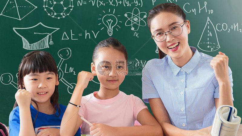 在选择成人高考辅导班时，可以从以下几个方面来参考价格：